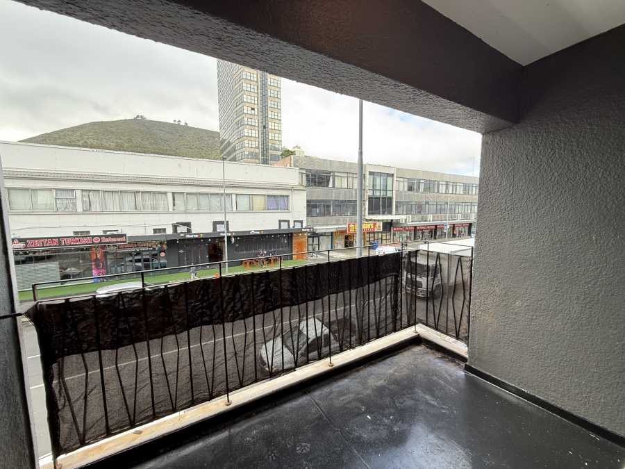 To Let 1 Bedroom Property for Rent in Sea Point Western Cape